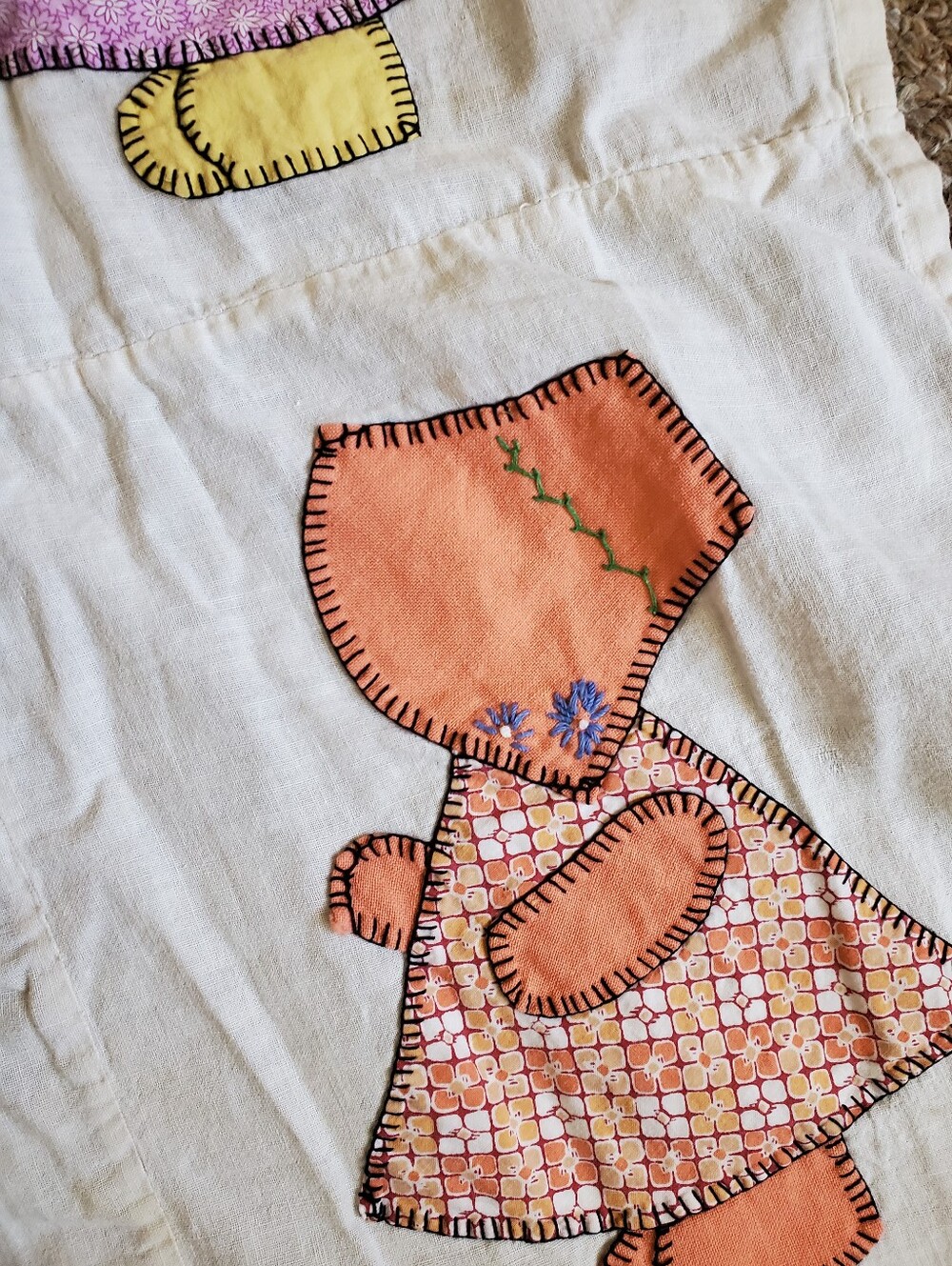 Adorable Antique Handmade Small Quilt Top Or Tablecloth - Picture 4 of 8